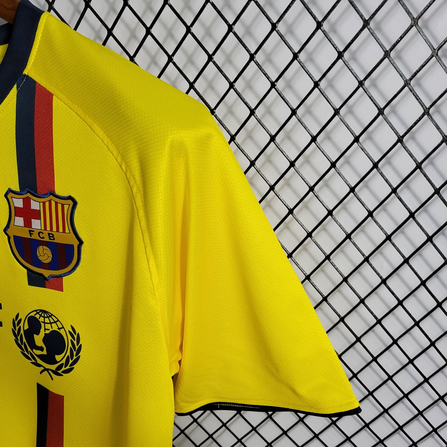 Retro 2008/09 FC Barcelona Away Shirt