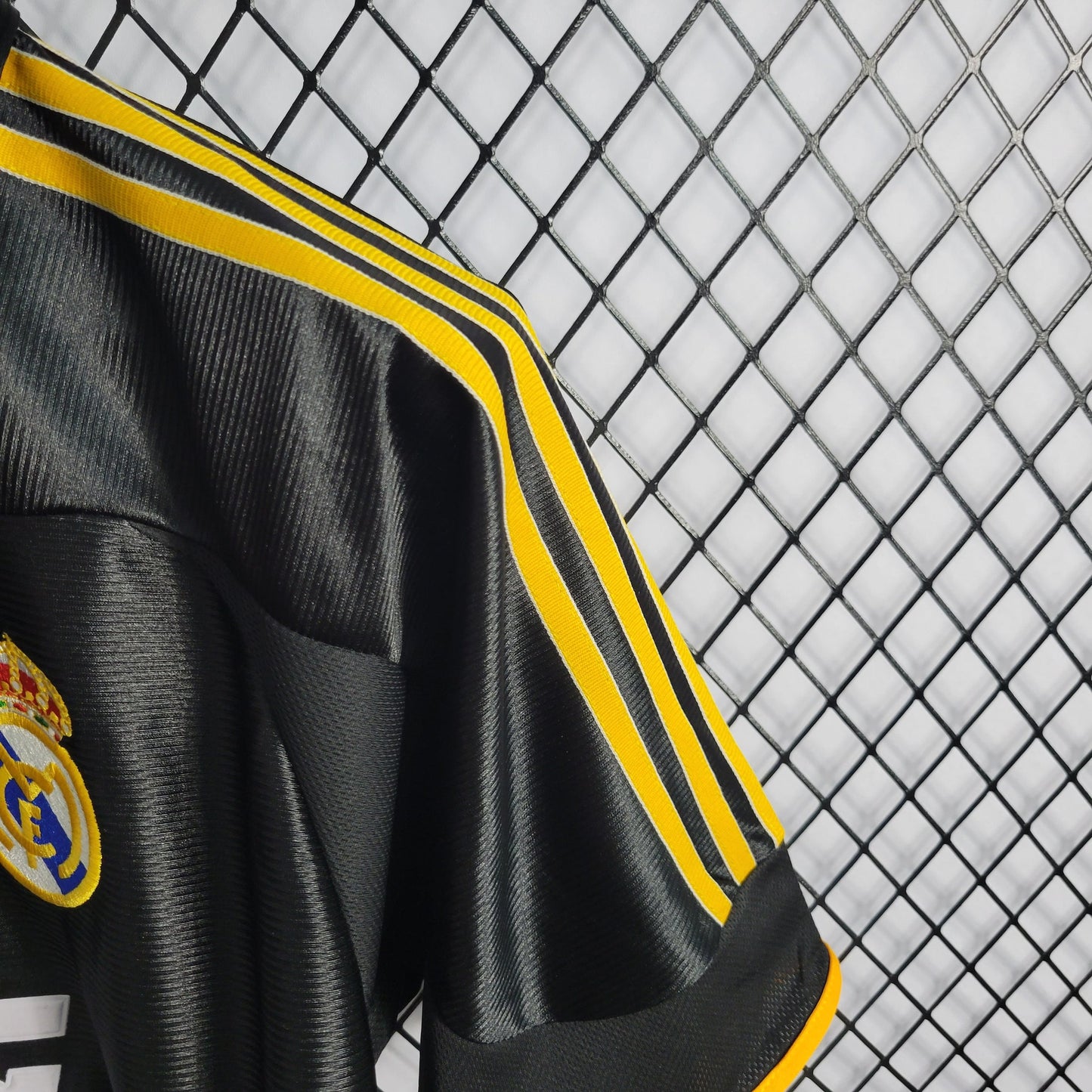 Retro 1999/01 Real Madrid Black Away Shirt