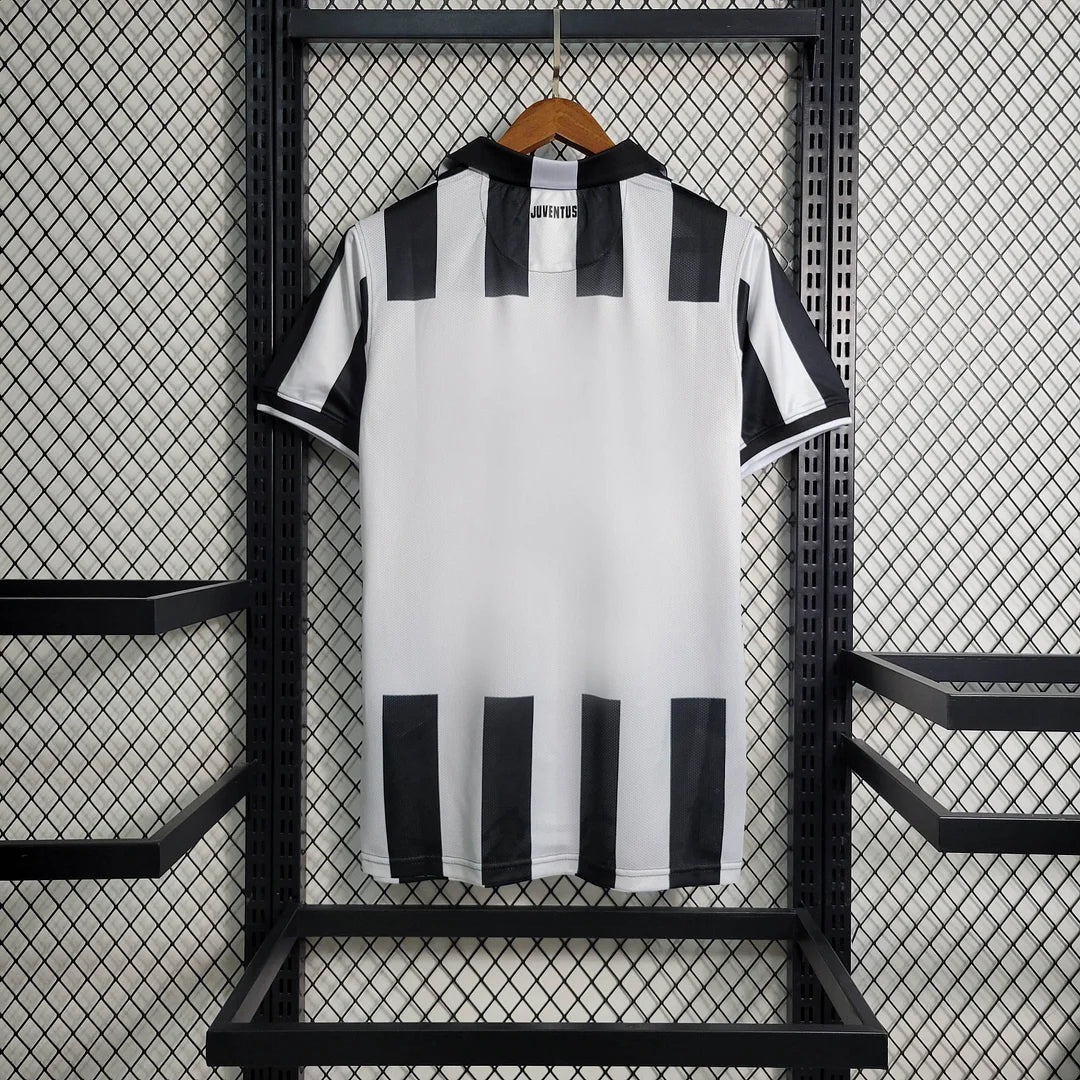 Retro Juventus 2014/15 Home Shirt