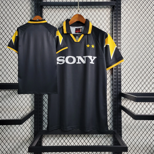 Retro 1995/97 Juventus Away Shirt