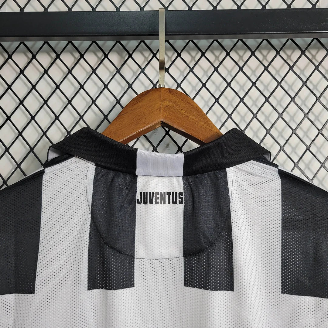 Retro Juventus 2014/15 Home Shirt